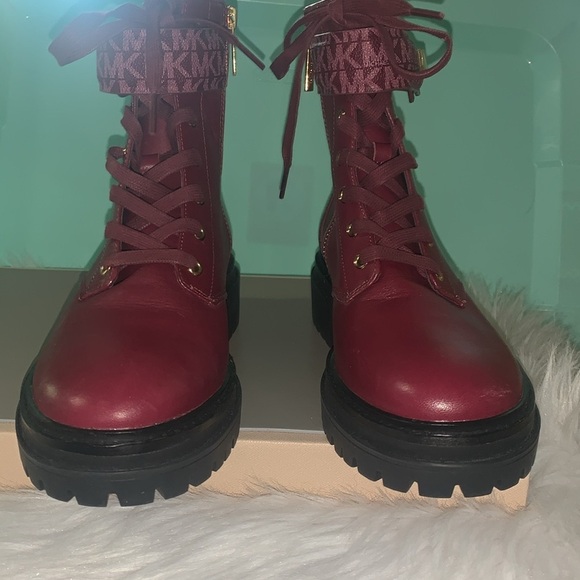 💖 MICHAEL Michael Kors Red Parker Logo-Panelled Ankle Boots NWOB 7 - Picture 8 of 15